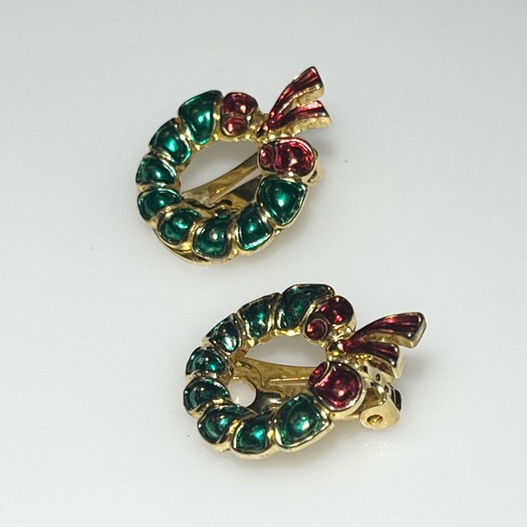 Vintage Gold Tone Red Green Enamel Christmas Wreath Clip On Earrings - Picture 7 of 16